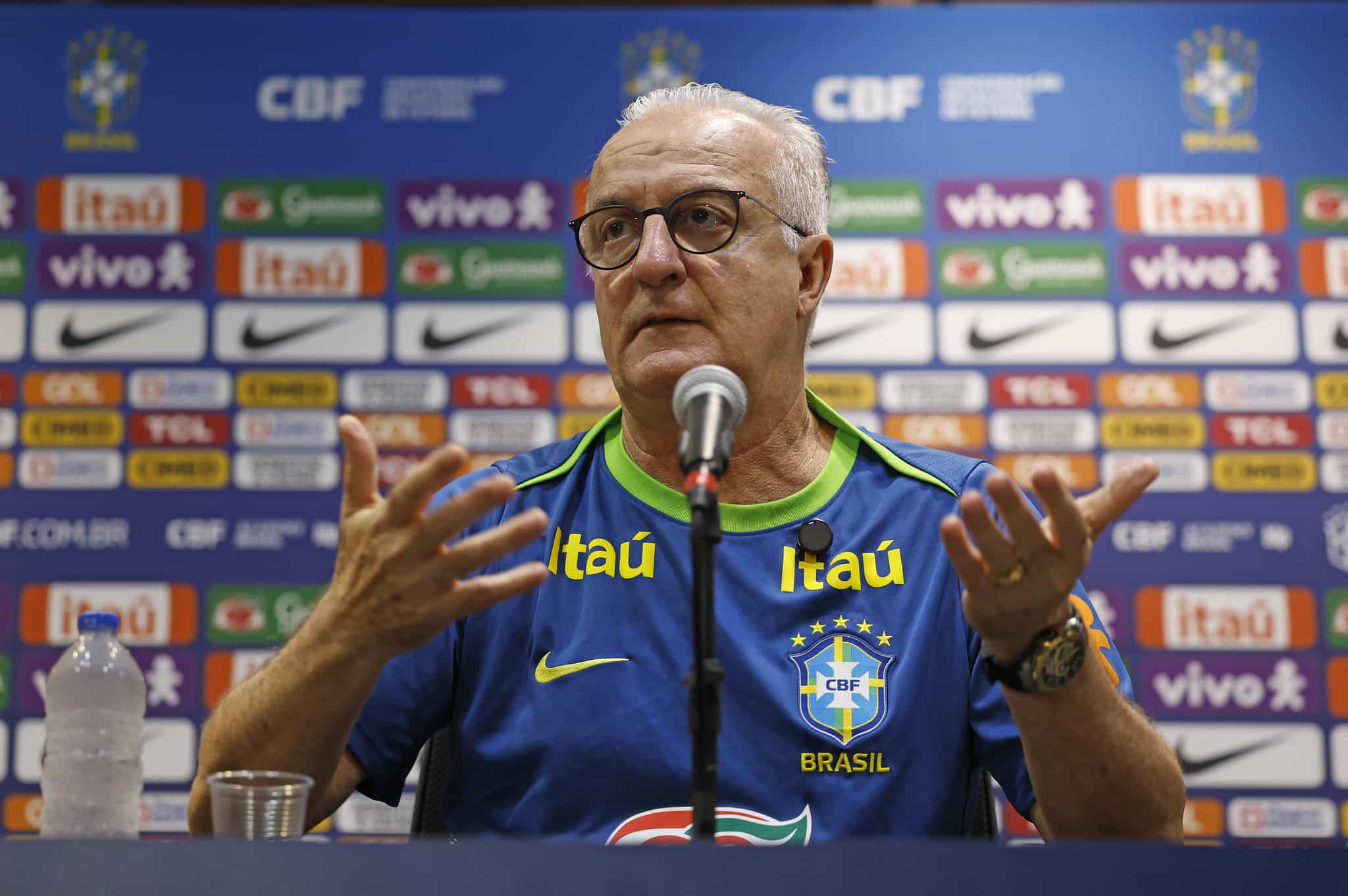 Dorival Jr. j&aacute; tem primeiro problema do ano a mais de um m&ecirc;s da pr&oacute;xima Data Fifa