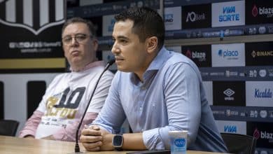 Ex-funcion&aacute;rios do Santos esperam pagamento de multa e premia&ccedil;&atilde;o h&aacute; mais de um m&ecirc;s