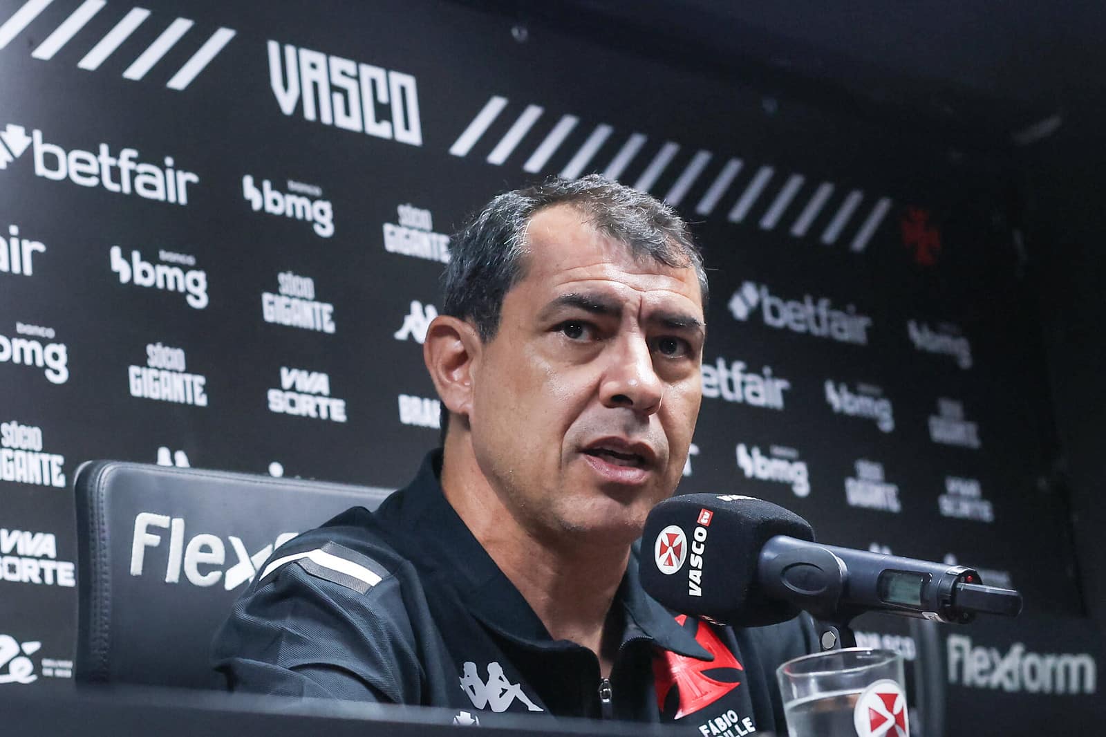 Discurso de Carille ap&oacute;s novo trope&ccedil;o do Vasco no Carioca parece longe da realidade