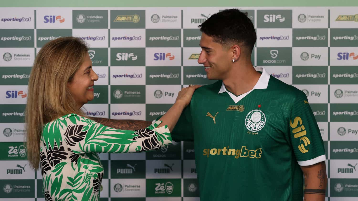 Mart&iacute;nez chega ao Palmeiras com o desafio de fugir da &lsquo;s&iacute;ndrome de Giay&rsquo;