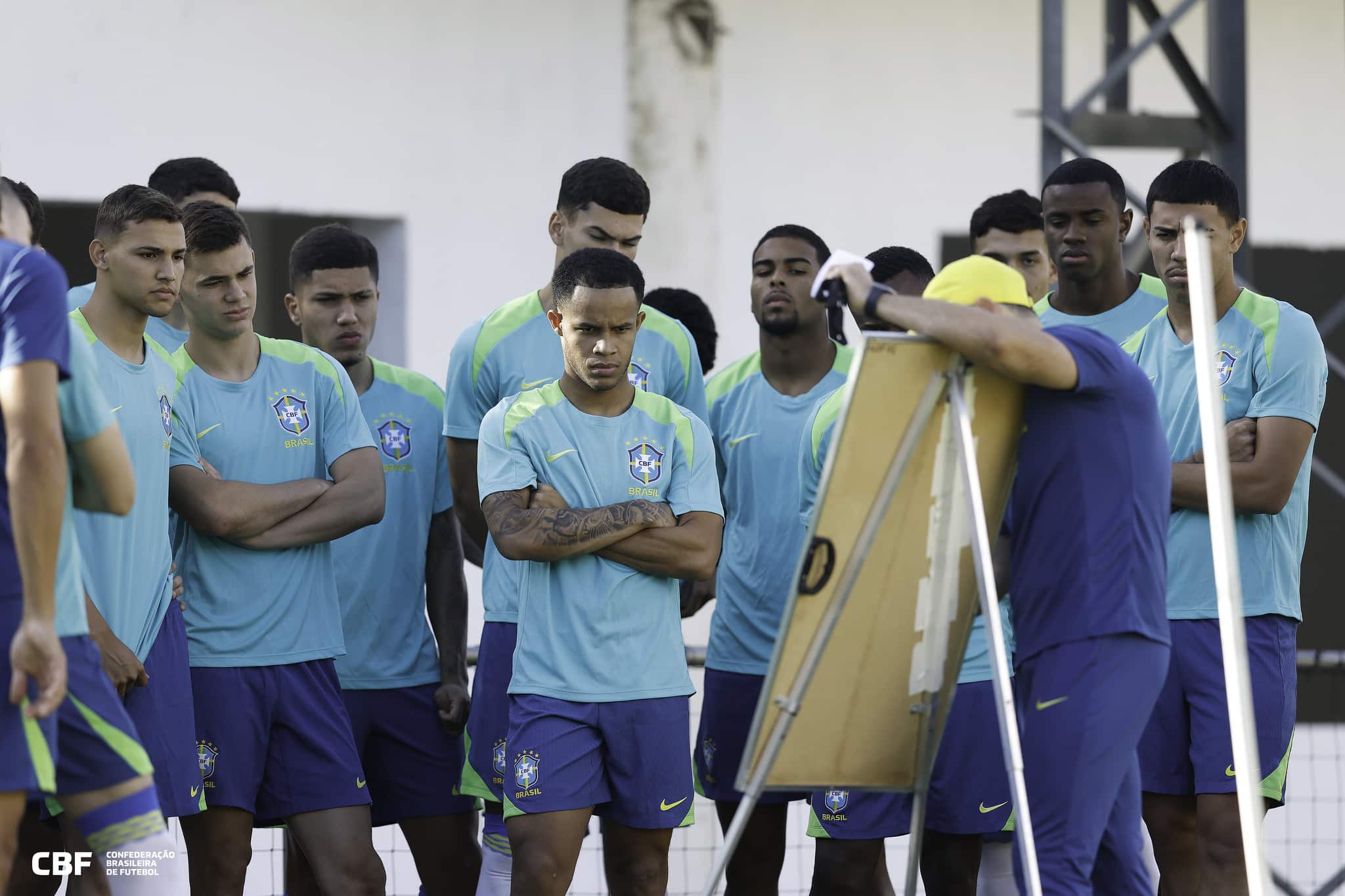 Sele&ccedil;&atilde;o sub-20 contou com estrela de quatro jogadores da base do Corinthians na estreia do hexagonal final do Sul-Americano Foto: (Rafael Ribeiro/CBF)