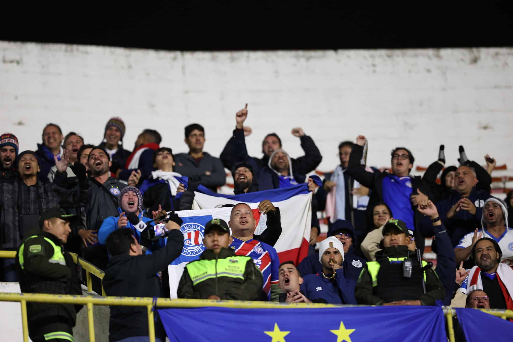 Torcida do Bahia presente no Est&aacute;dio Hernando Siles