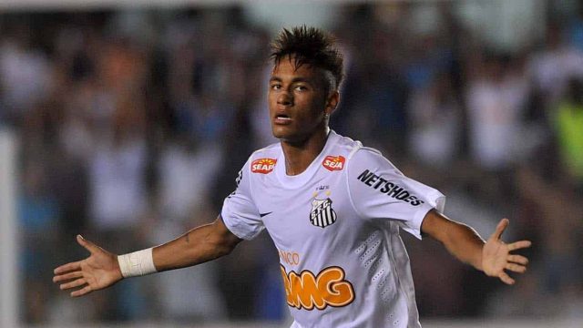 Sem imaginar, menos de 5 mil torcedores do Santos viram o &uacute;ltimo jogo de Neymar na Vila