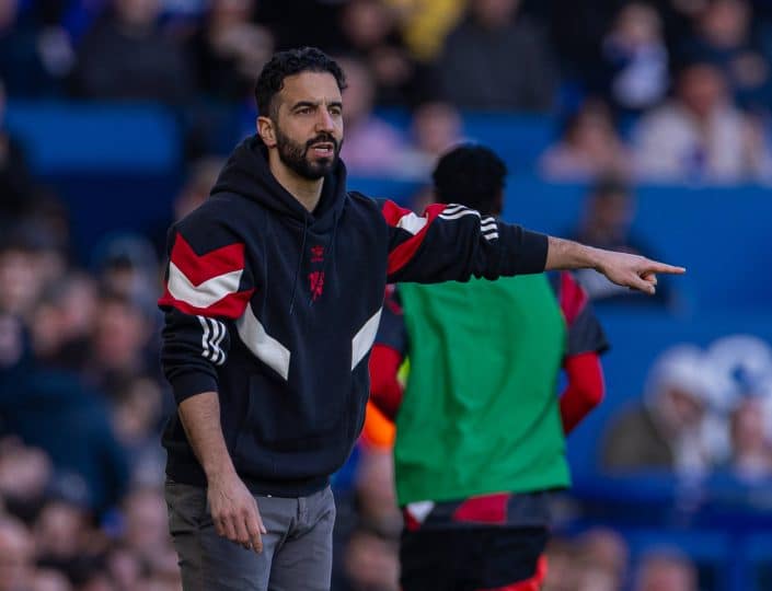 Críticas de Amorim criam clima hostil em Old Trafford e desconforto dos jogadores do United