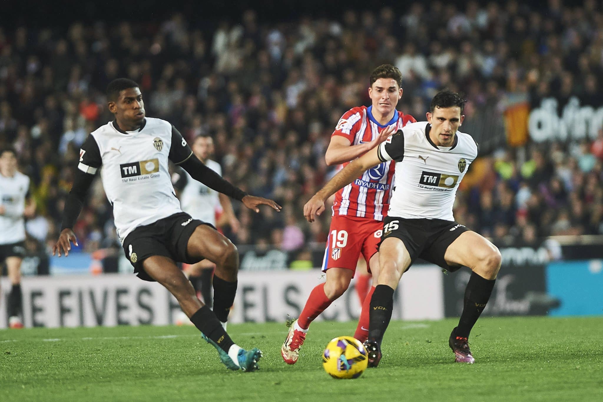 Atl&eacute;tico de Madrid desbanca o Valencia fora de casa e assume a lideran&ccedil;a de LaLiga provisoriamente
