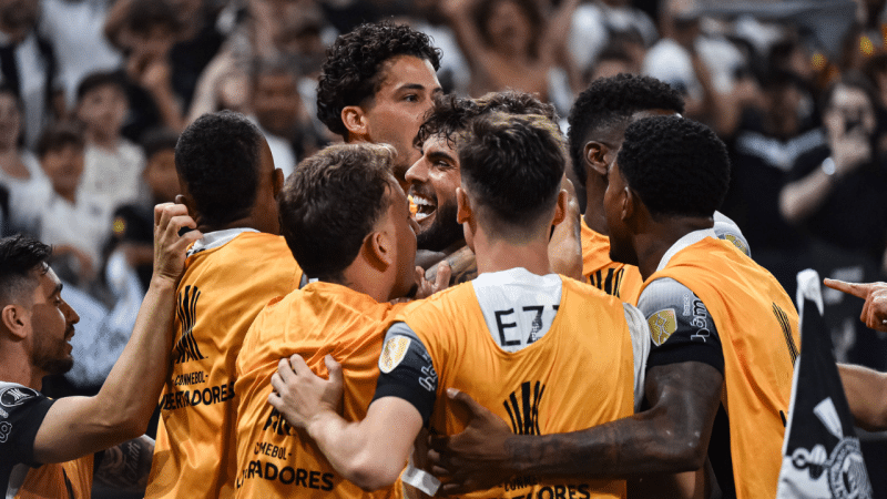 Reação no vestiário do Corinthians contrasta com sentimento do torcedor após vitória sofrida