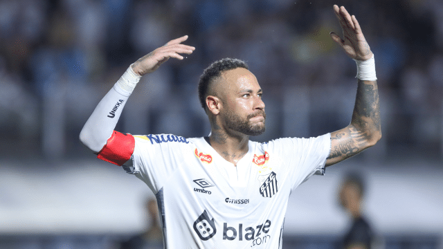 Calor desidrata at&eacute; zagueiro do Santos, mas gol de Neymar muda tudo no Paulist&atilde;o
