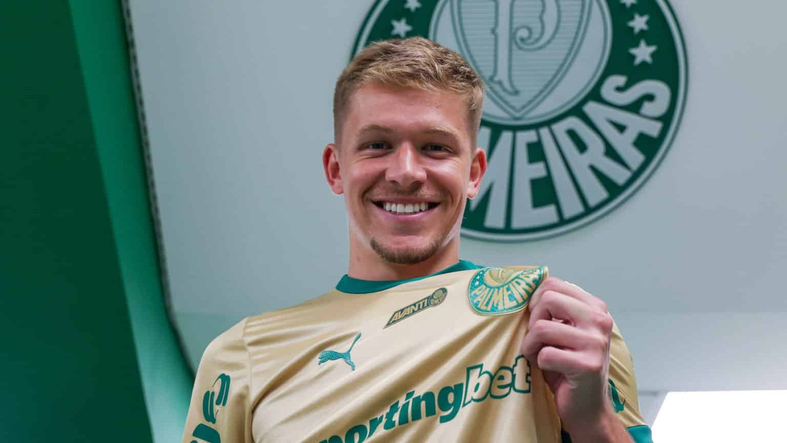 Palmeiras anuncia Fuchs para tentar fortalecer uma defesa que cai de n&iacute;vel ap&oacute;s 2024