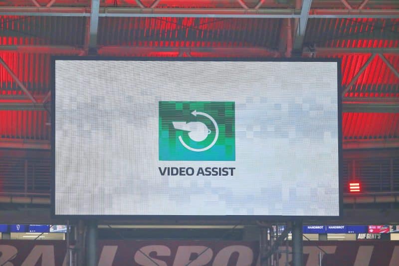 Novo VAR, ‘Lei Wenger’ e mais: Órgão se prepara para votar mudança em regras do futebol