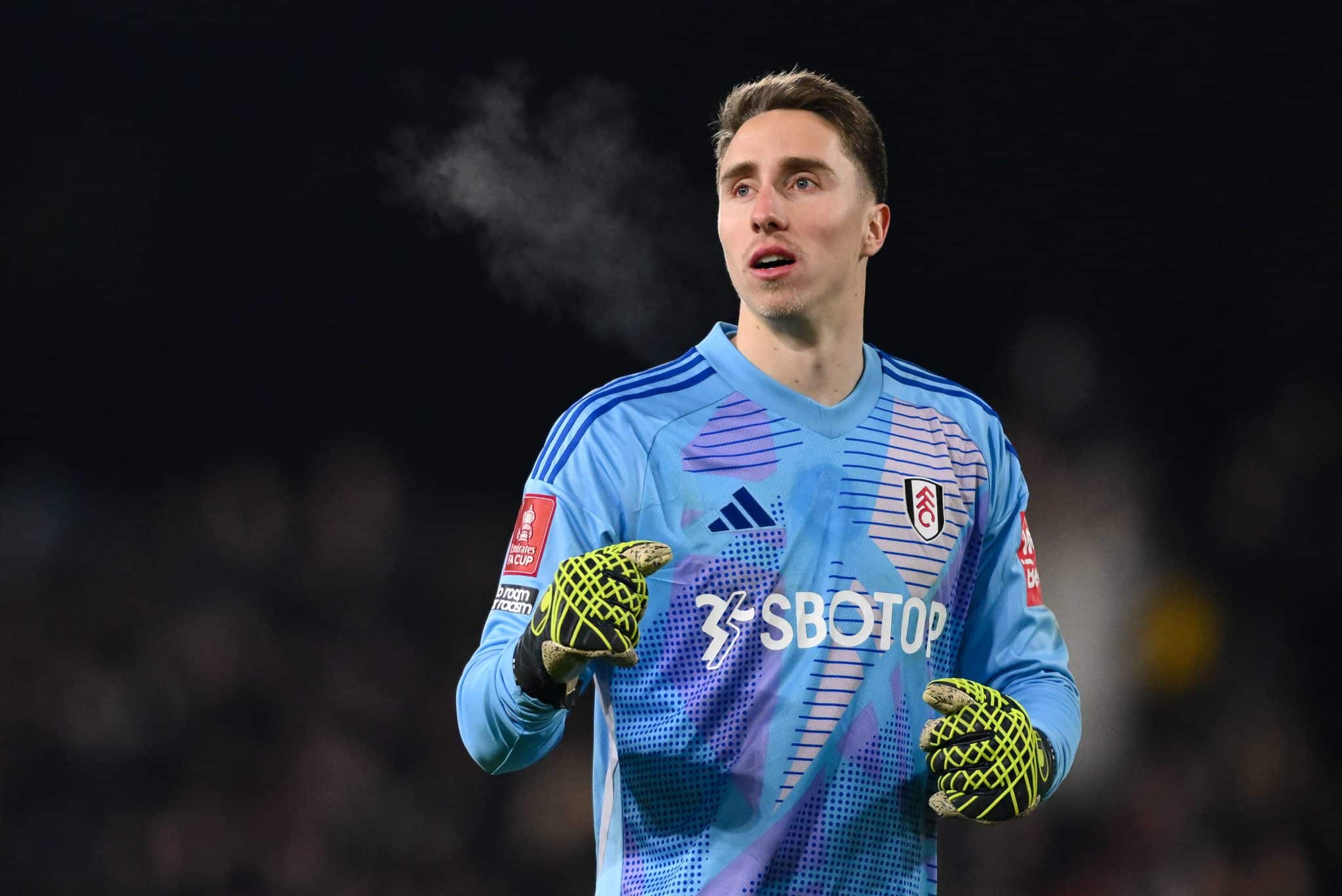 Goleiro reserva do Fulham atua bem no segundo tempo e assegura classifica&ccedil;&atilde;o dos Cottagers na Copa da Inglaterra
