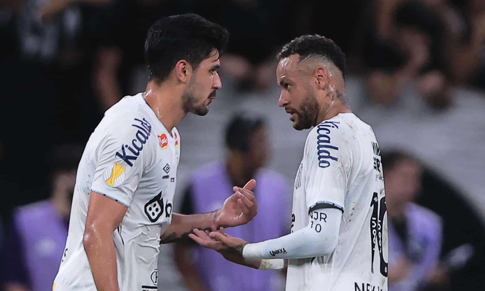 Insist&ecirc;ncia de Caixinha em Basso determina derrota do Santos para o Corinthians