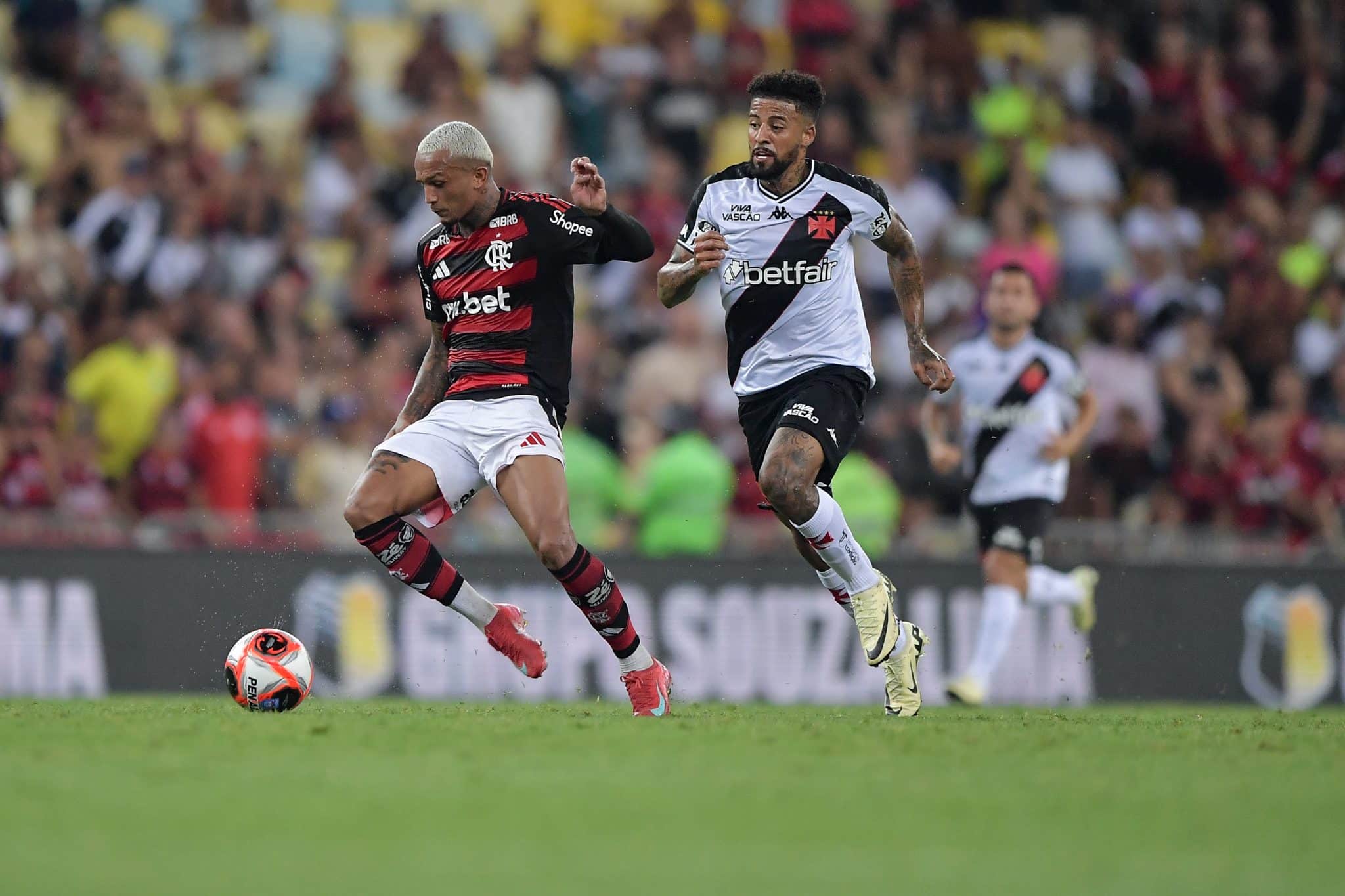 Wesley causou in&iacute;cio de confus&atilde;o no cl&aacute;ssico com o Vasco (Foto: Icon Sport)
