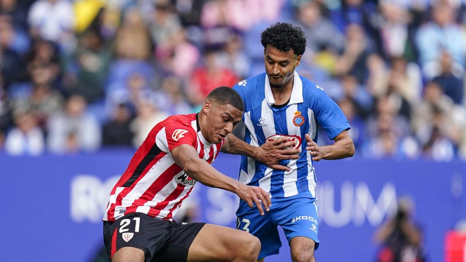 Mais um jogo de LaLiga &eacute; paralisado por insultos racistas e xen&oacute;fobos contra jogadores