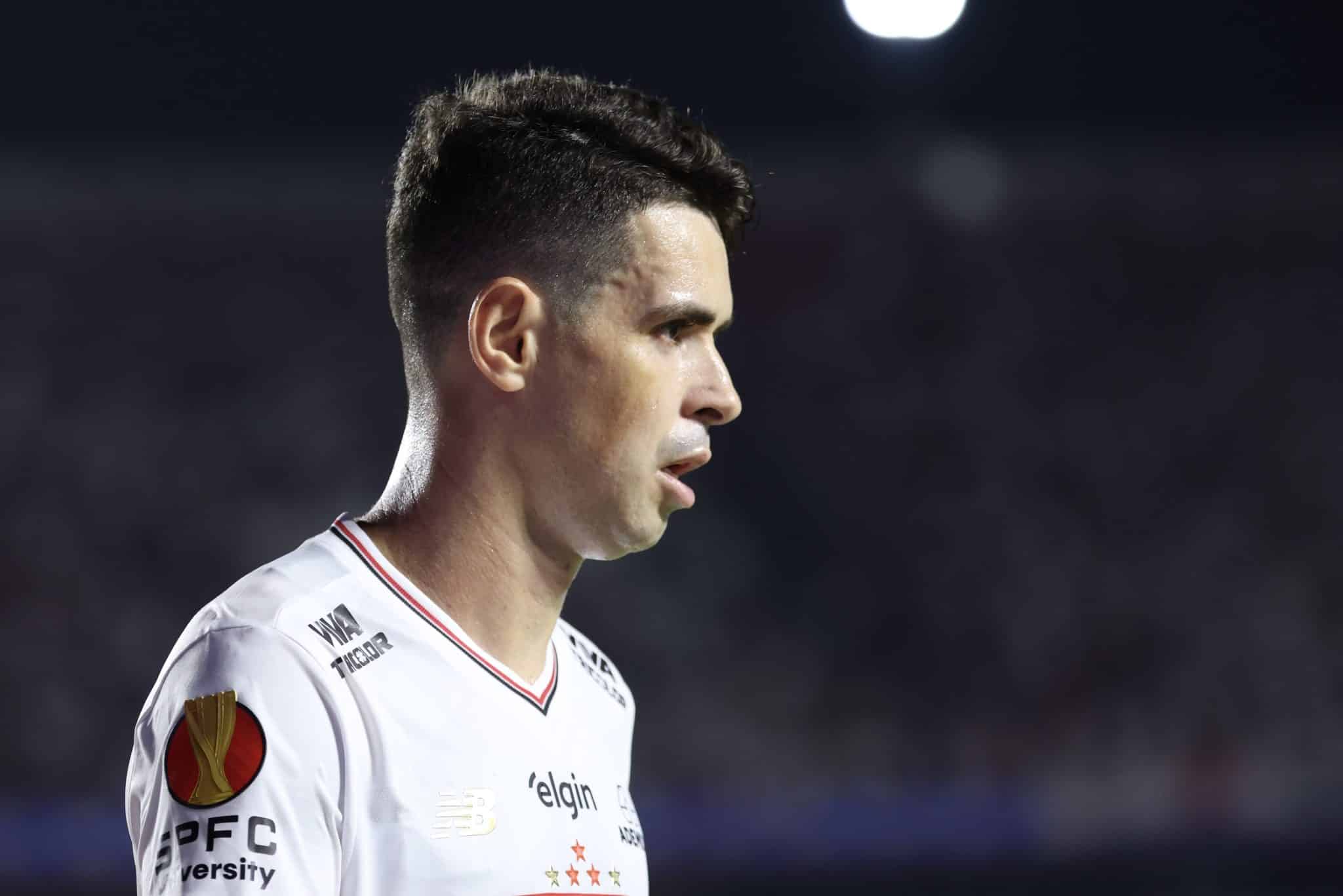 Premia&ccedil;&atilde;o atrasada ou Zubeld&iacute;a? Lucas e Oscar d&atilde;o diagn&oacute;sticos para crise no S&atilde;o Paulo