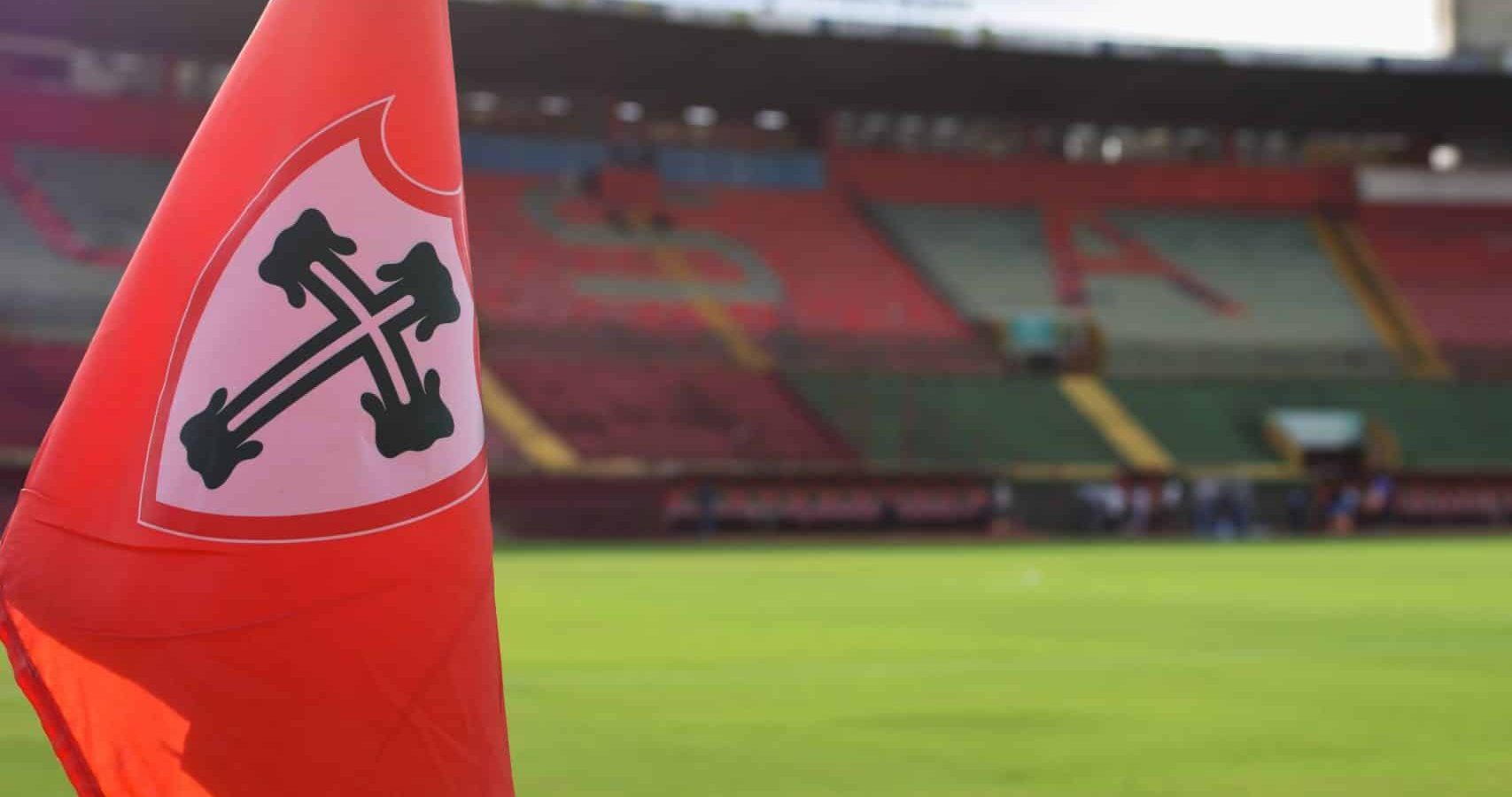 Al&eacute;m de Nani, SAF da Portuguesa tentou outro destaque da Europa