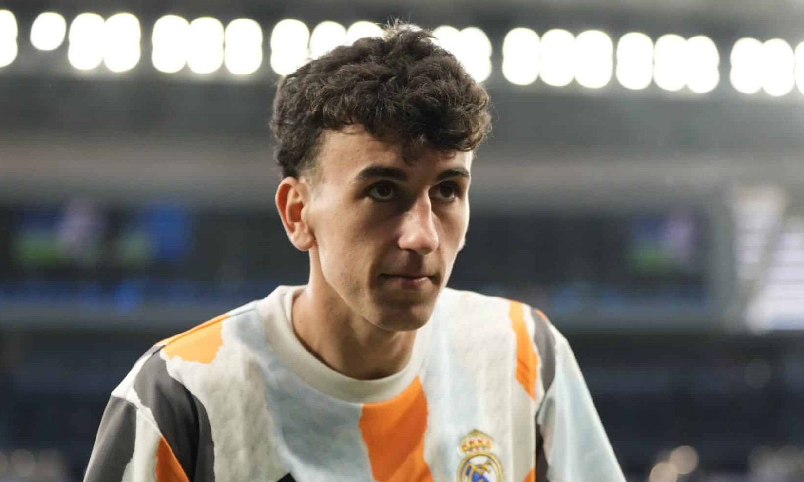 Conhe&ccedil;a o &lsquo;Van Dijk&rsquo; da base do Real Madrid que ter&aacute; a miss&atilde;o de substituir Alaba e R&uuml;diger