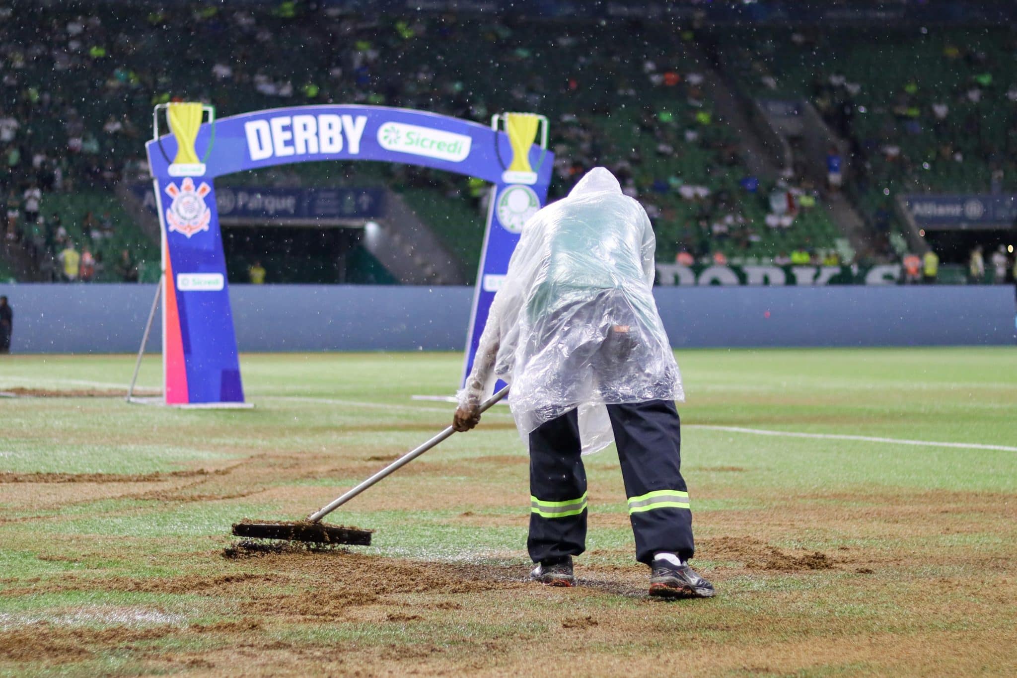 N&atilde;o &eacute; barro: O que &eacute; a &lsquo;mancha&rsquo; marrom no gramado do Allianz Parque?