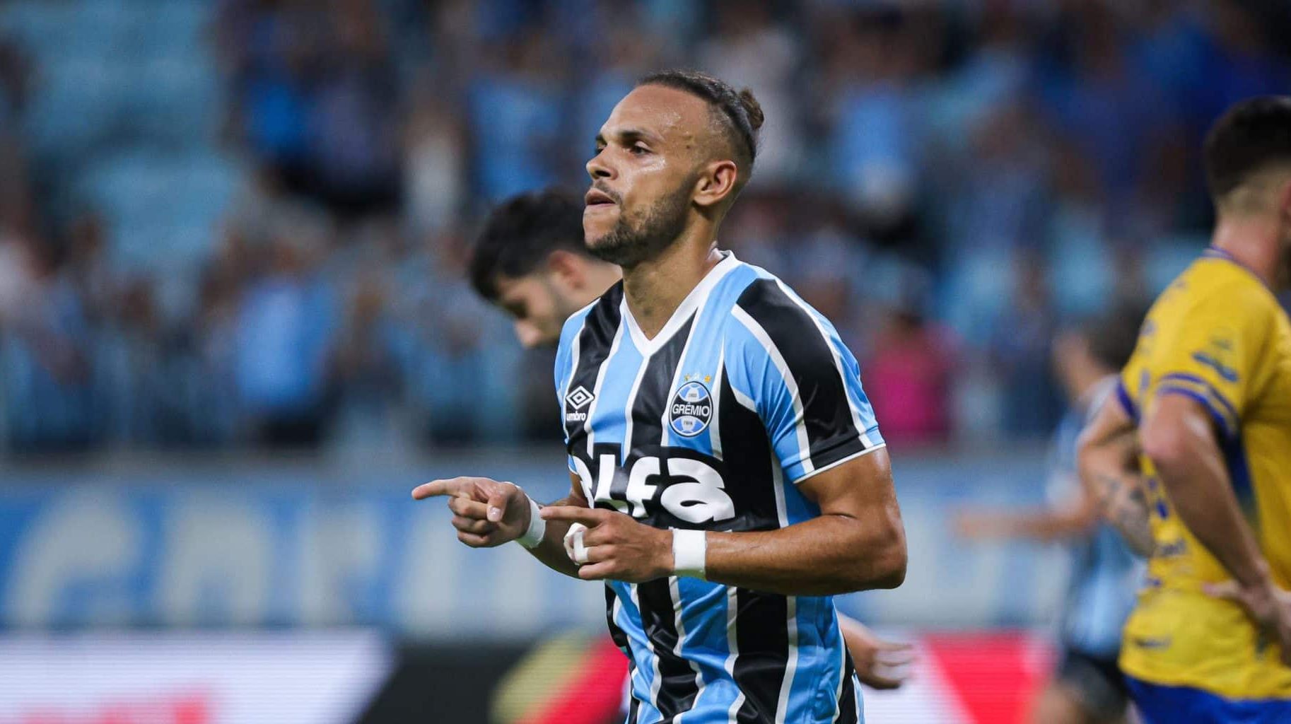 Braithwaite comemora gol pelo Gr&ecirc;mio