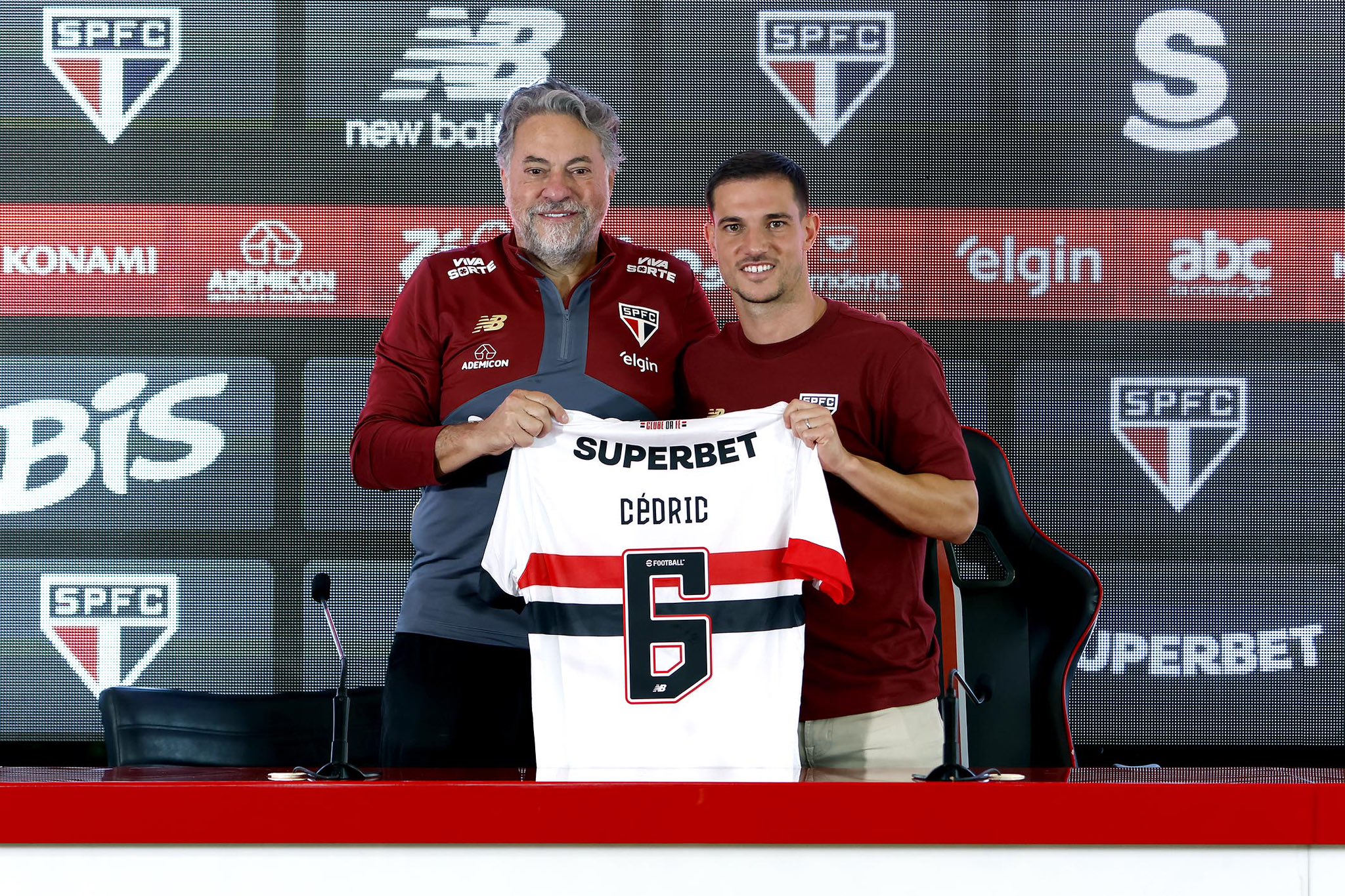 Refor&ccedil;o recusou propostas e ouviu conselho de &iacute;dolo antes de fechar com o S&atilde;o Paulo