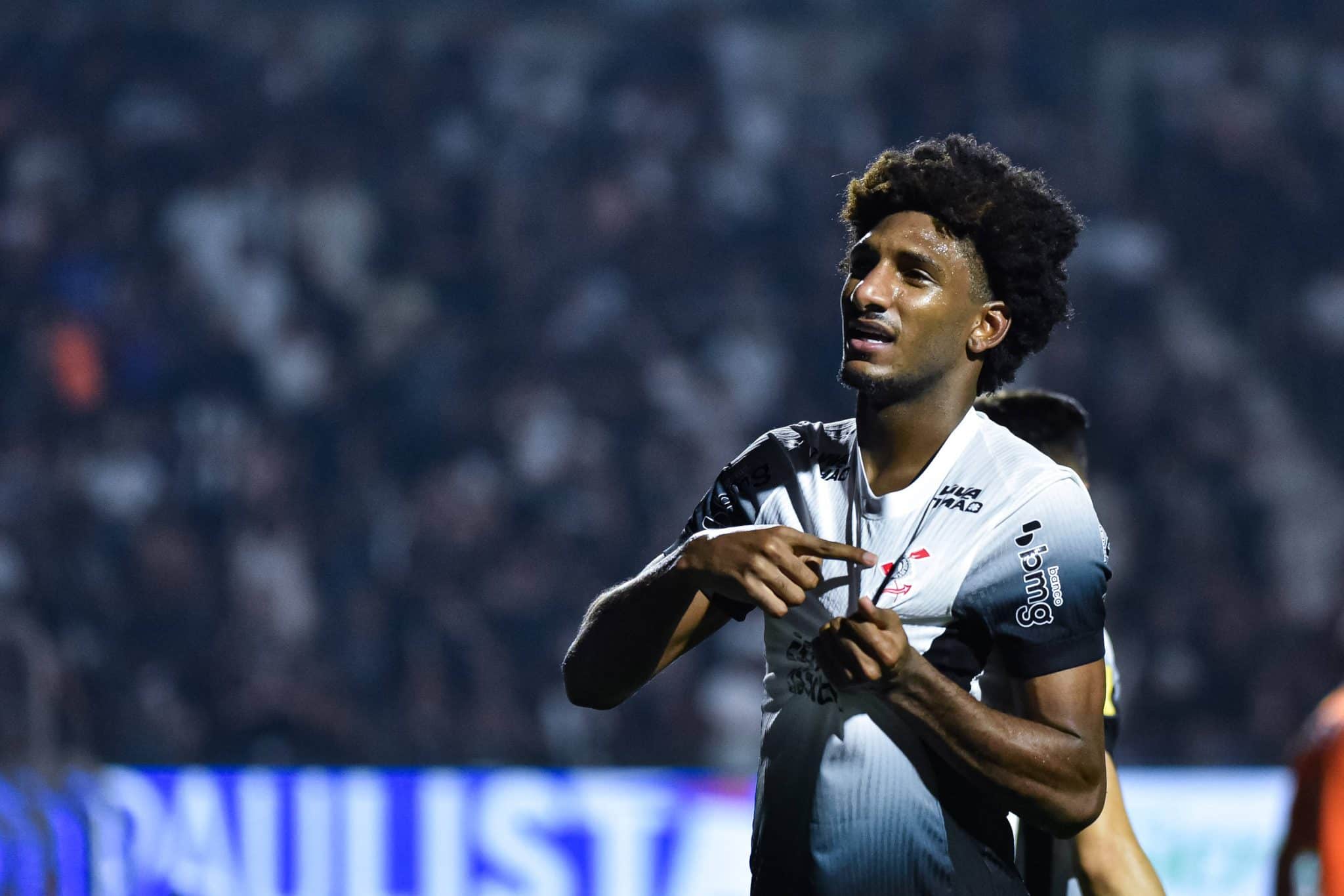 Corinthians &lsquo;despeja&rsquo; Portuguesa e mata saudade do Pacaembu, mas n&atilde;o consegue objetivo principal