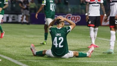 At&eacute; daria para culpar Flaco, mas falta mais a um Palmeiras que tem Rocha como destaque
