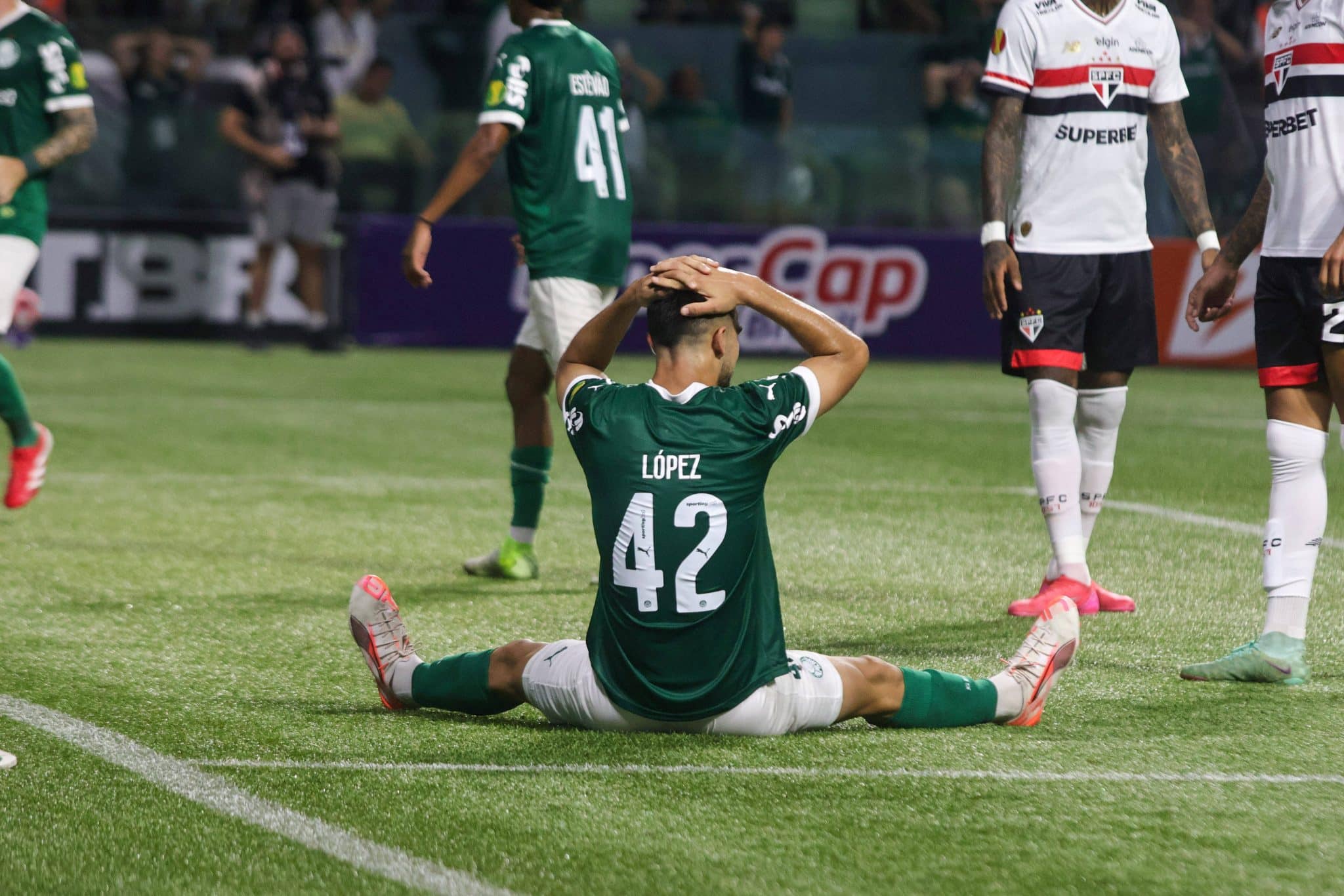 At&eacute; daria para culpar Flaco, mas falta mais a um Palmeiras que tem Rocha como destaque
