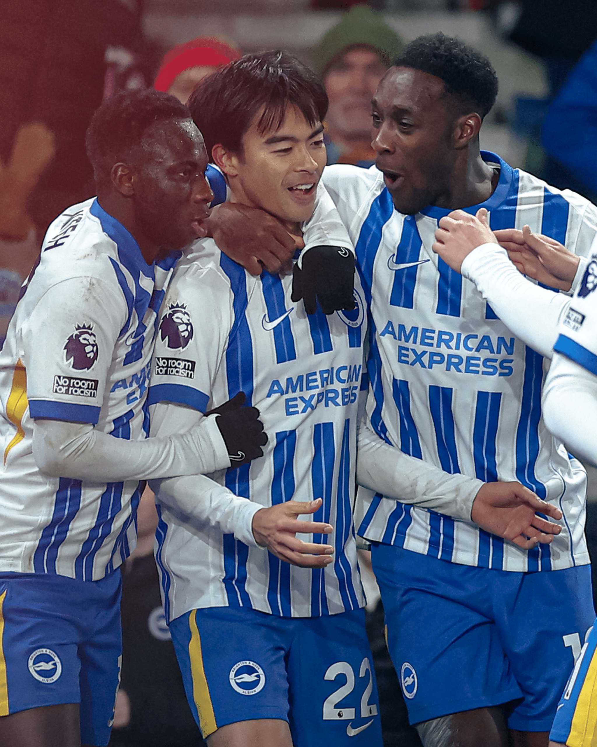 Minteh, Mitoma e Welbeck comemoram gol do Brighton