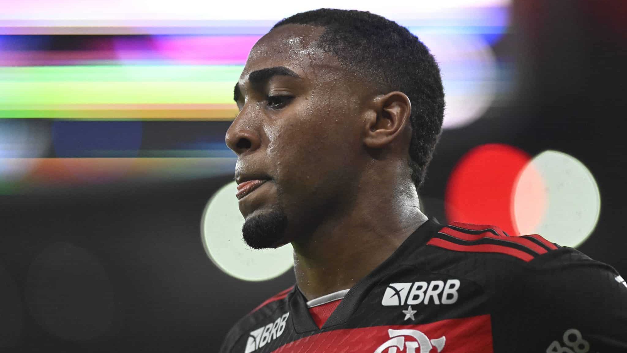 Joia do Flamengo recusa jogar Libertadores por empr&eacute;stimo e estremece rela&ccedil;&atilde;o com diretoria