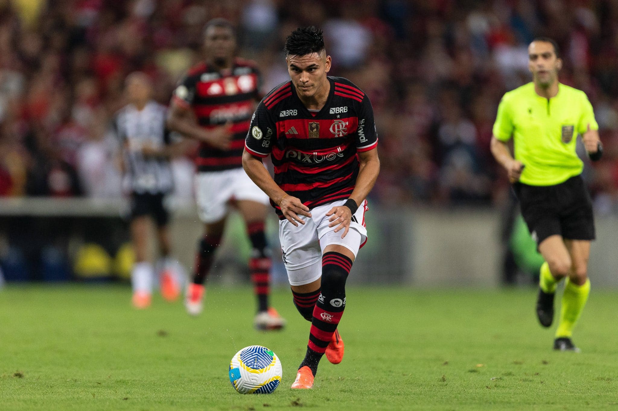 Alcaraz foi a contrata&ccedil;&atilde;o mais cara da hist&oacute;ria do Flamengo (Foto: Imago)