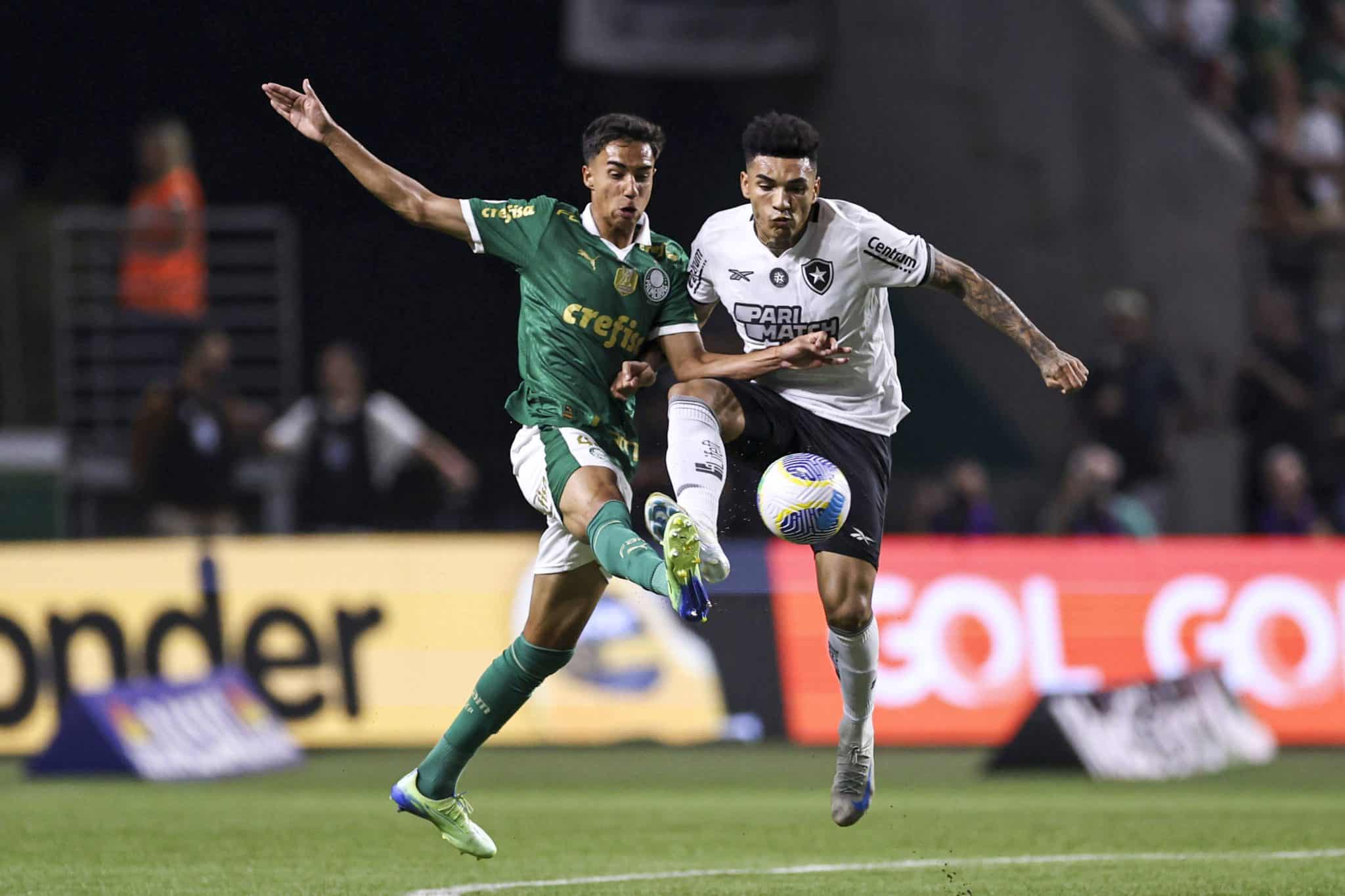 Vitor Reis e Igor Jesus. Foto: Imago