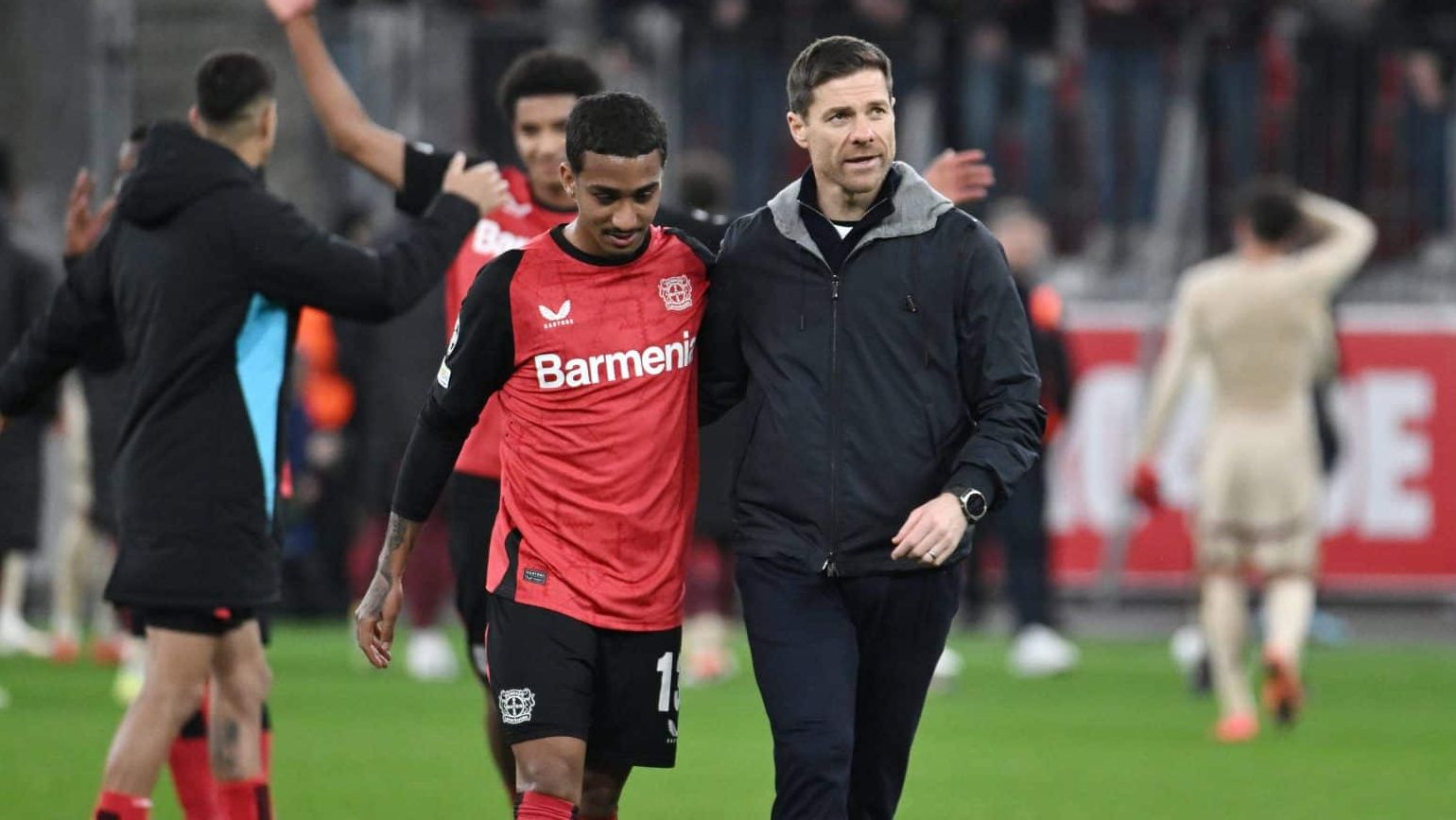 Brasileiro do Leverkusen revela desejo de Xabi Alonso em meio a interesse de gigantes