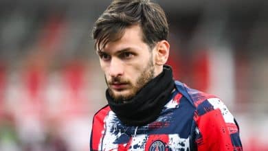 &lsquo;Quase uma chantagem&rsquo;: Diretor do Napoli detona ida de craque de R$ 436 milh&otilde;es para PSG