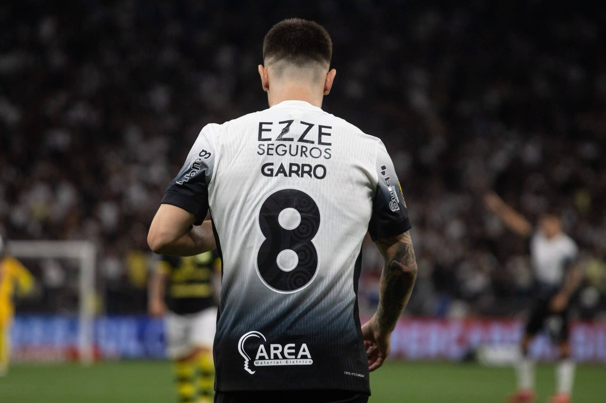 Mudan&ccedil;a de numera&ccedil;&atilde;o de Rodrigo Garro e Memphis Depay gerou inc&ocirc;modo nos bastidores do Corinthians Foto: (Imago)