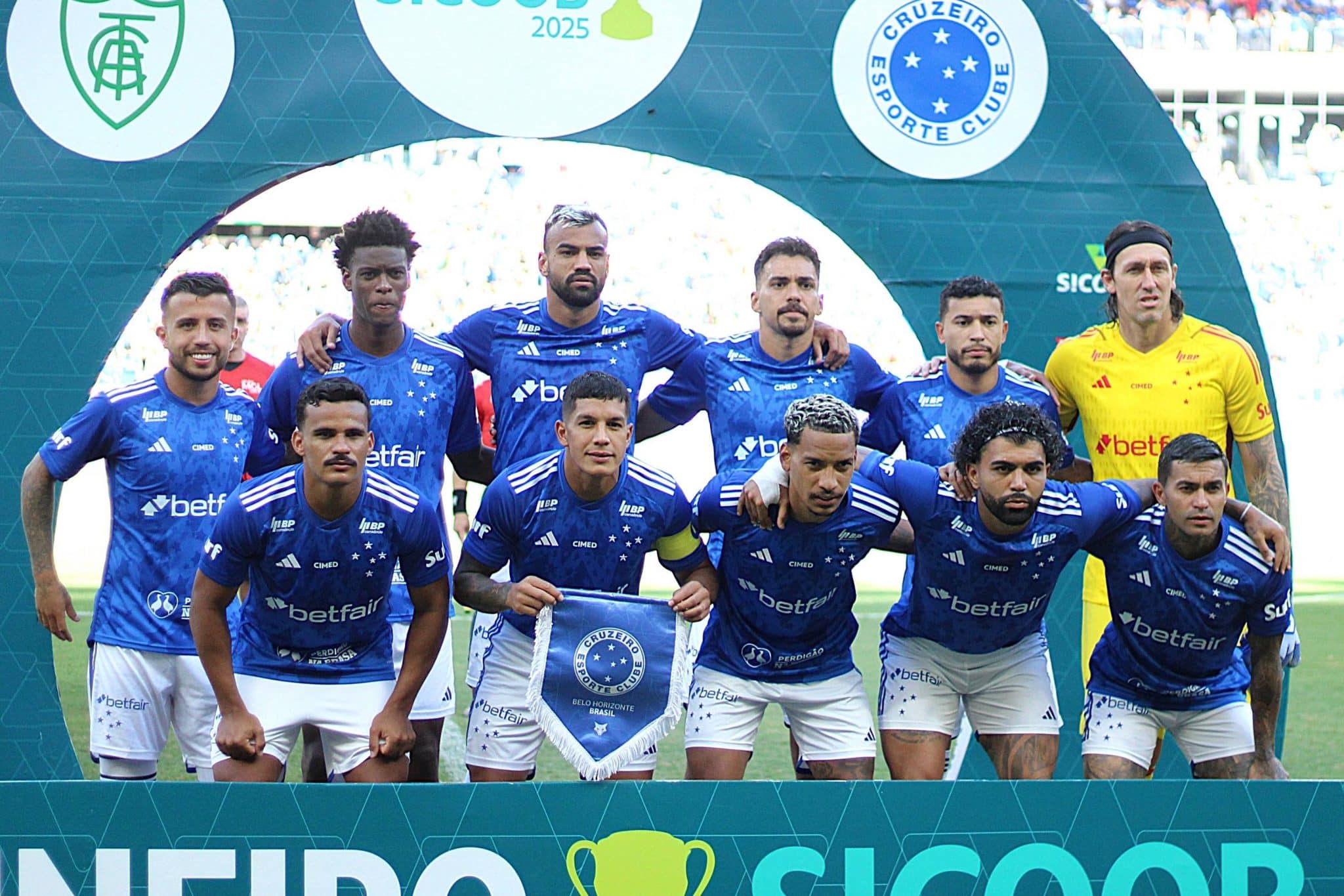 Jogadores do Cruzeiro perfilados