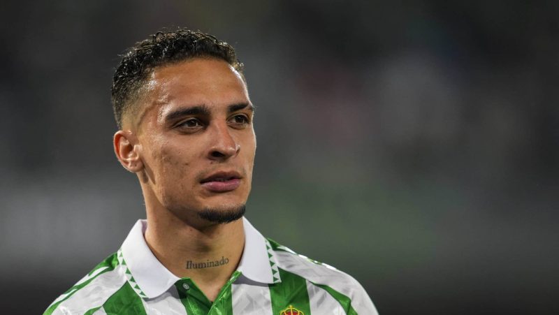 ‘Espantado’: Cartão vermelho anulado de Antony gera polêmica na Espanha