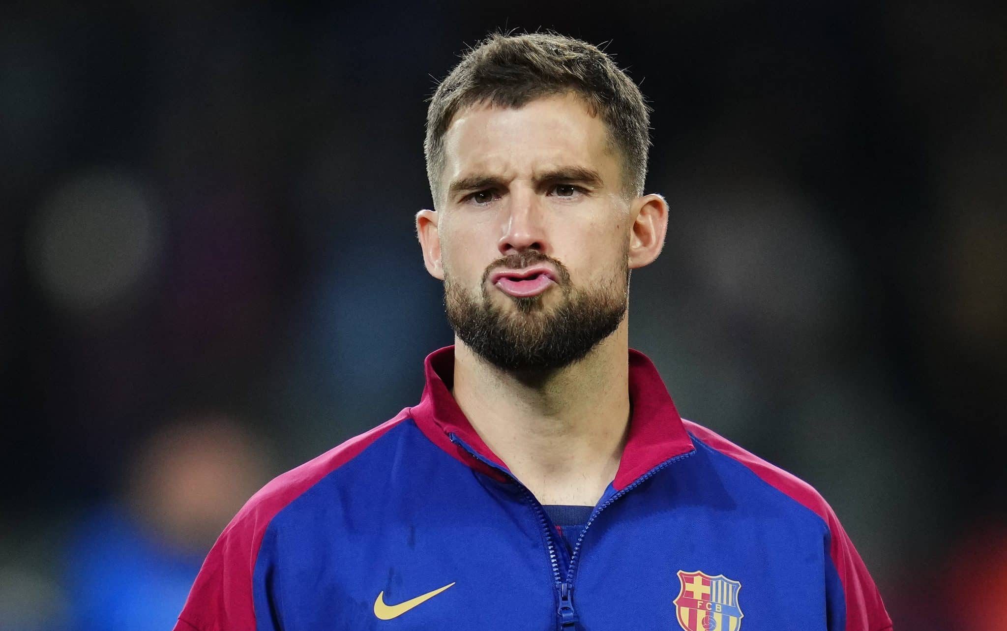 Barcelona vende um dos capit&atilde;es, alivia pol&ecirc;mica e repassa n&uacute;mero hist&oacute;rico a joia