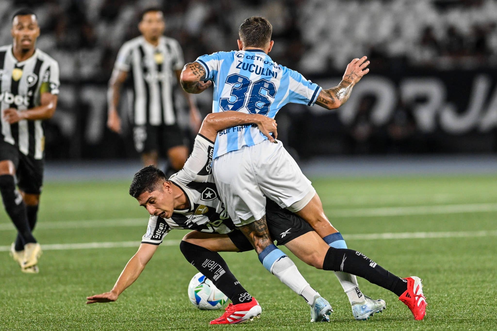 Sob olhares de Paiva, Botafogo &eacute; castigado de novo por ex-Galo e perde mais um t&iacute;tulo no ano