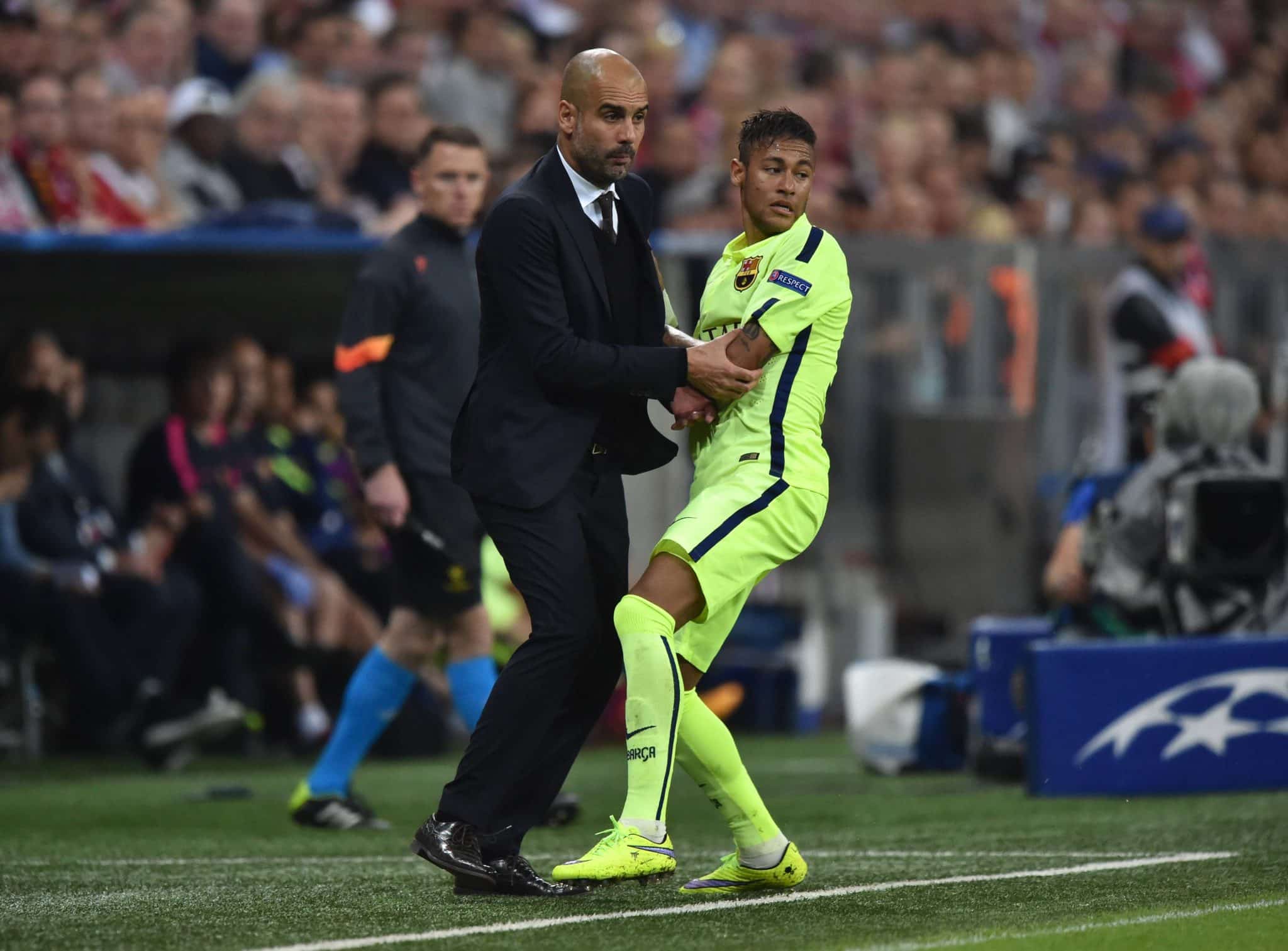Neymar e Guardiola durante um Barcelona x Bayern, no Camp Nou
