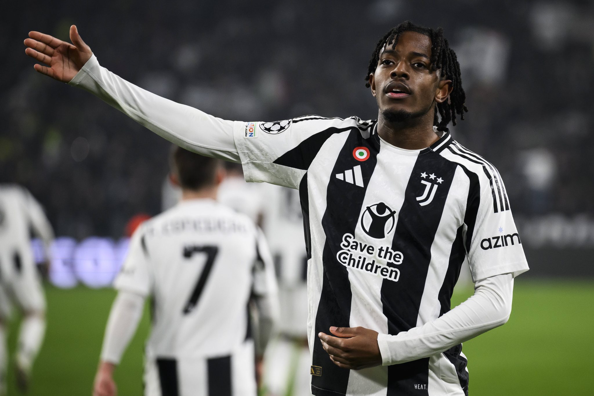 Mbangula comemora gol da Juventus na Champions (Foto: Imago)