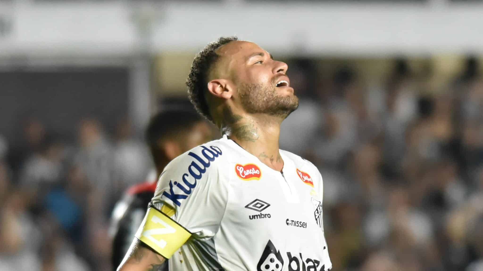 Neymar reestreia e quase marca gola&ccedil;o, mas v&ecirc; Santos apenas empatar na Vila