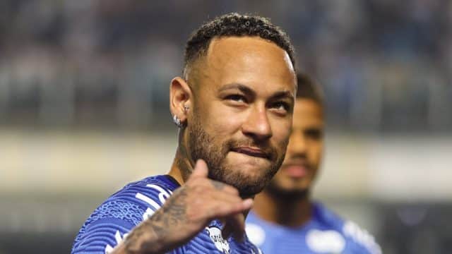 Por que Neymar n&atilde;o foi titular em reestreia no Santos? Camisa 10 explica