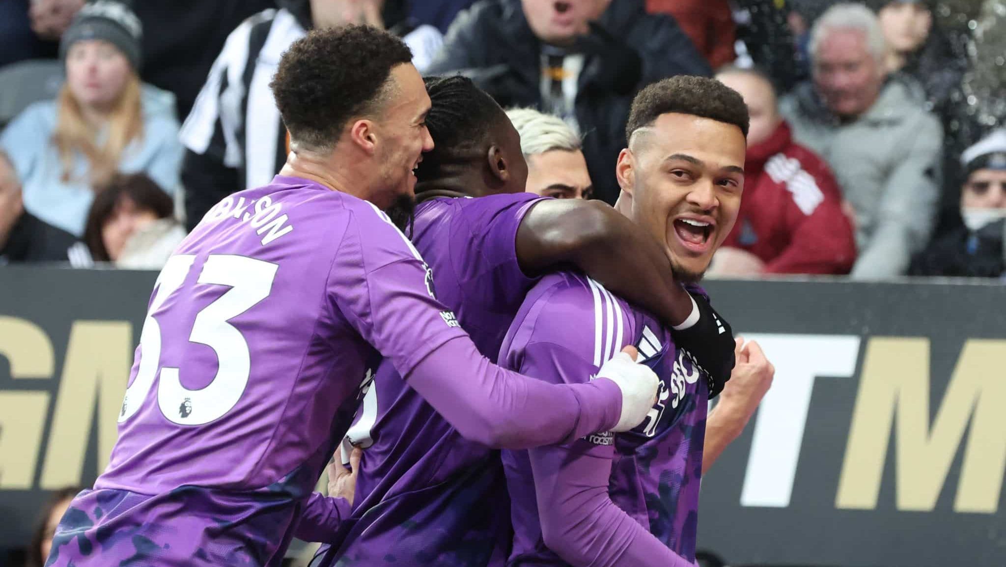 Brasileiros do Fulham se d&atilde;o melhor e quebram tabu de 16 anos contra Newcastle