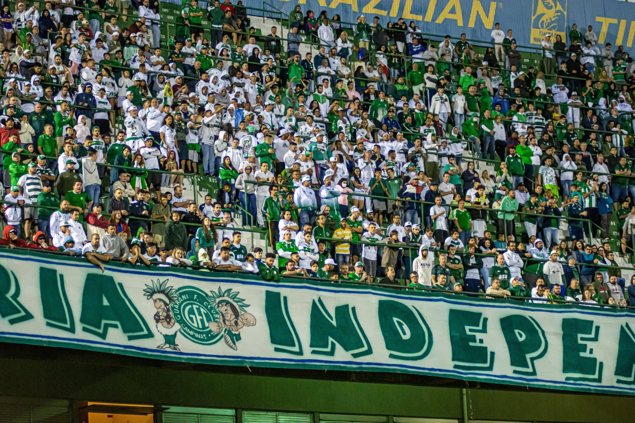 Torcida do Guarani no est&aacute;dio Brinco de Ouro da Princesa, em Campinas