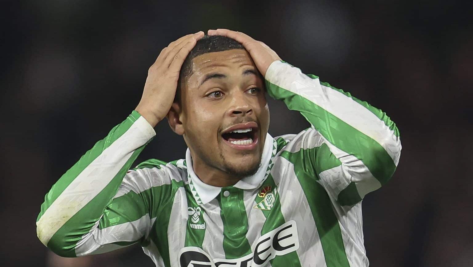 Vitor Roque durante jogo do Betis