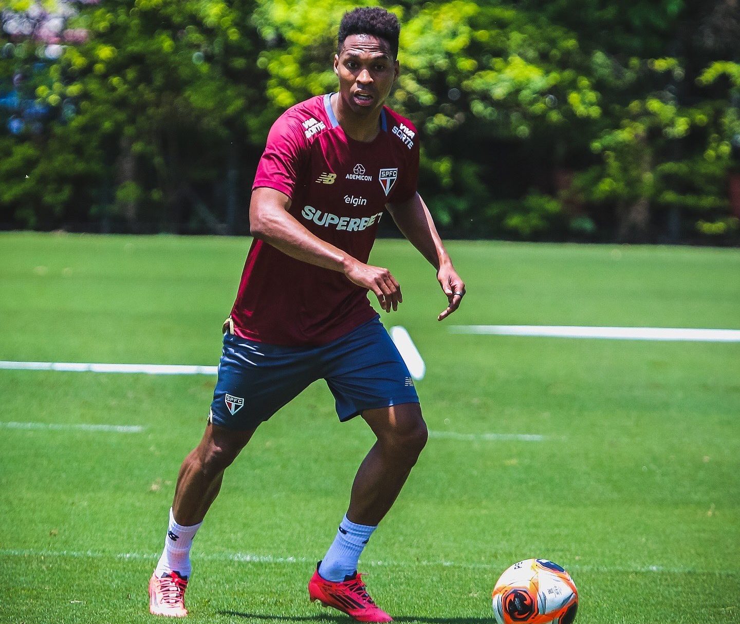 Wendell, em ação no treino do São Paulo