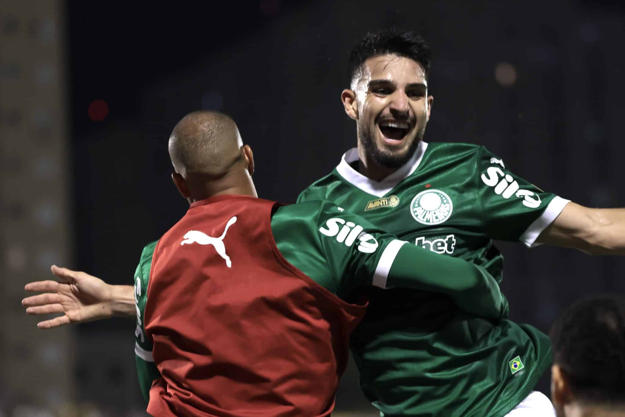 Flaco Lopez comemora ap&oacute;s marcar gol para o Palmeiras (Foto: Imago)