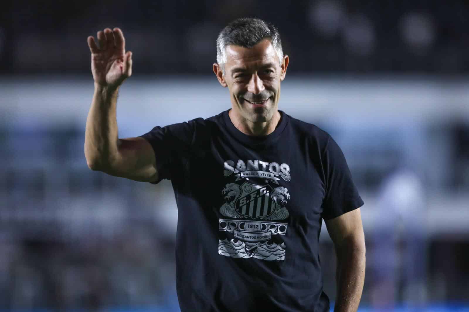 Pedro Caxinha feliz na Vila Belmiro