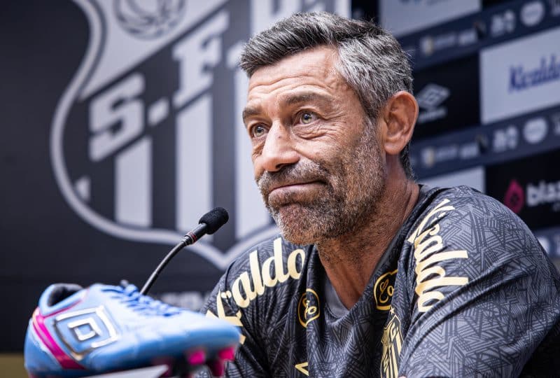 Com baixo aproveitamento no Santos, Caixinha vê pressão escalar antes de dura sequência