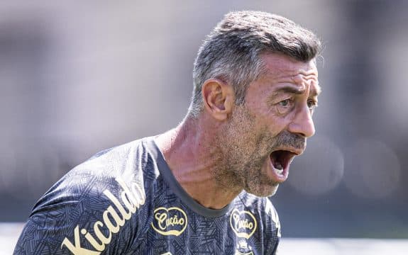 Li&ccedil;&otilde;es que a demiss&atilde;o de Caixinha deixa para o pr&oacute;ximo t&eacute;cnico do Santos