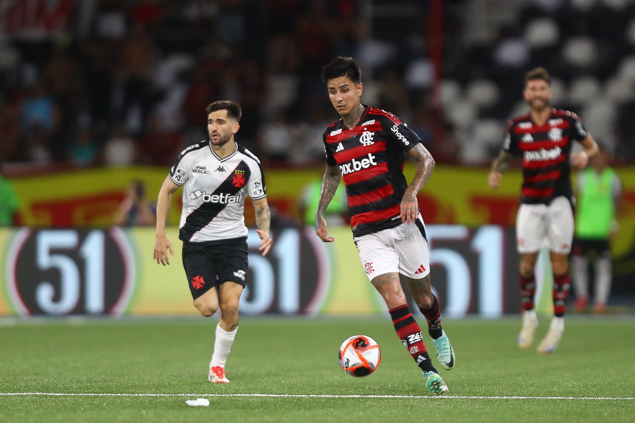 Pulgar foi um dos destaques da vit&oacute;ria do Flamengo sobre o Vasco (Foto: Gilvan de Souza/Flamengo)